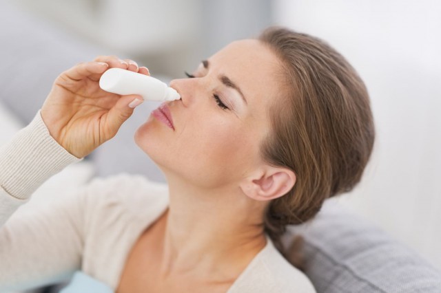 Picăturile nazale cu vitamina A ar putea ajuta la recuperarea mirosului pe termen lung la cei infectați cu COVID-19