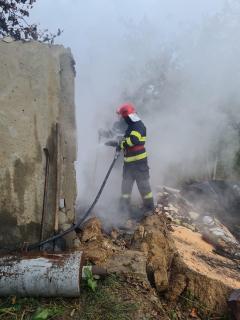 CASĂ în FLĂCĂRI, pe strada STRĂJERULUI