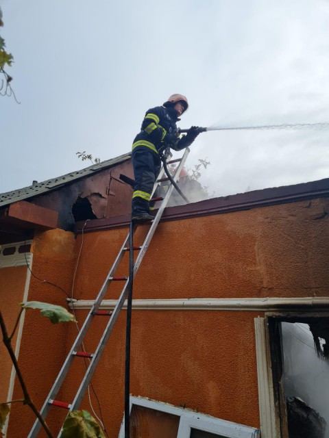 Incendiu la o casă, în Valu lui Traian
