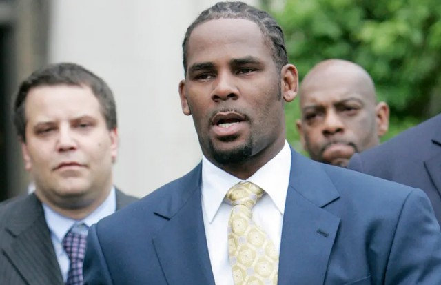 YouTube a eliminat două canale ale lui R. Kelly după ce cântăreţul a fost găsit vinovat pentru trafic de persoane