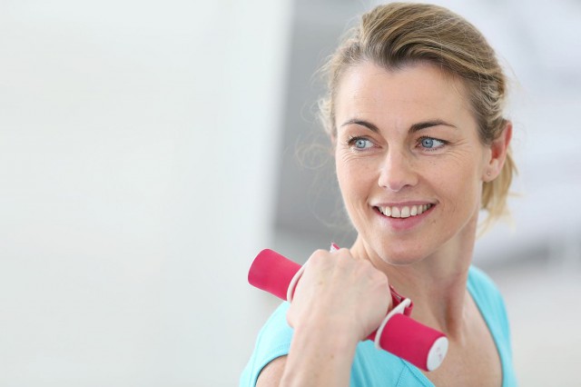 Studiu: Activitățile sportive la vârsta a doua contribuie la un somn mai bun