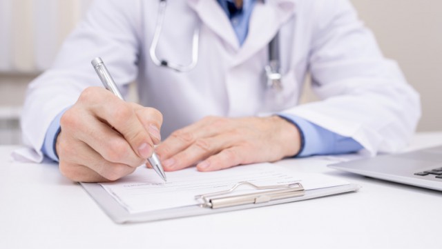 AVERTISMENTUL medicilor: NU luați tratament găsit pe INTERNET pentru COVID-19!