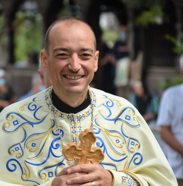Preotul Claudiu BANU continuă FAPTELE BUNE: strânge DONAȚII pentru copiii sărmani