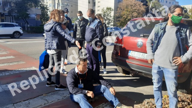 EXCLUSIV! ȘOFERUL unui AUTOBUZ, luat la PUMNI de un ADOLESCENT VIDEO