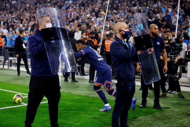 Fotbal: Incidentele de la meciul Olympique Marseille - PSG s-au soldat cu 21 de arestări