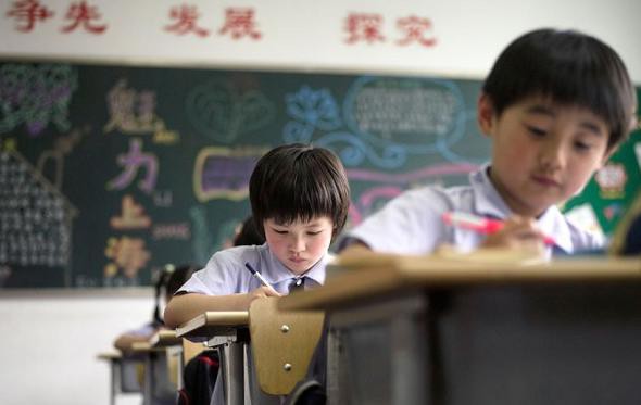 China va elabora o lege ce prevede pedepsirea părinţilor ai căror copii au comportamente nepotrivite