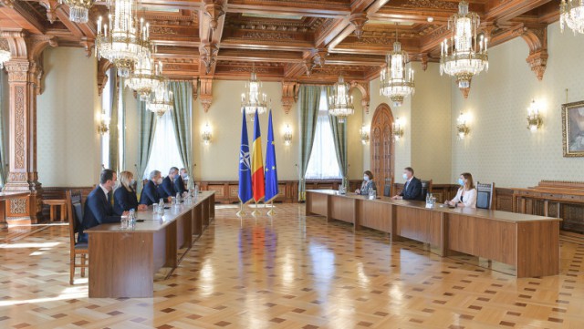 USR: 'Crizatorii' sunt Florin Cîţu, echipa câştigătoare şi preşedintele Klaus Iohannis