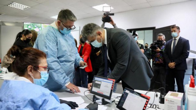 Marcel Ciolacu s-a vaccinat cu doza a treia