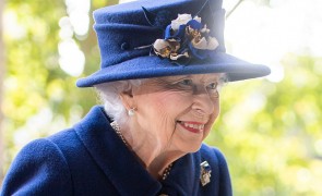 Regina Elisabeta a II-a, sfătuită de medici să renunțe la cocktailuri pentru a rămâne sănătoasă