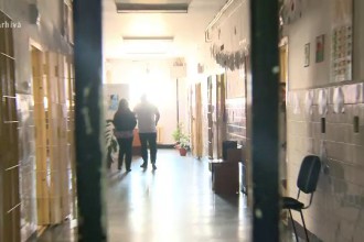 Condamnați la închisoare, identificați de polițiști și băgați după gratii!