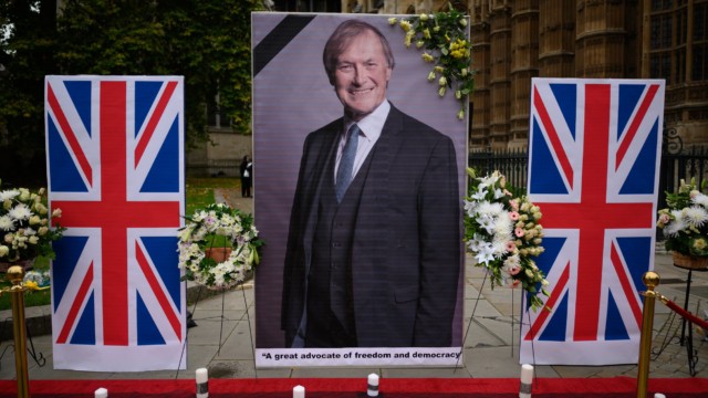 Deputatul britanic ucis: Suspectul reţinut de poliţie, inculpat pentru crimă şi plănuirea de acte teroriste