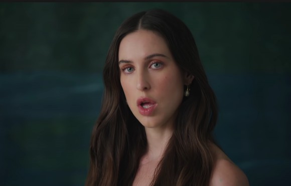 Fata lui Bruce Willis, goală pe micile ecrane. Scout Willis și-a lansat melodie și videoclip