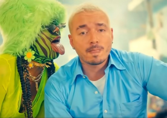 Cântăreţul J Balvin şi-a cerut scuze femeilor de culoare pentru un videoclip considerat rasist. VIDEO