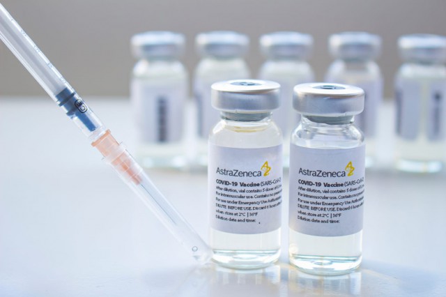 Un cocktail de anticorpi dezvoltat de AstraZeneca are rezultate promițătoare în cazul tratării COVID-19