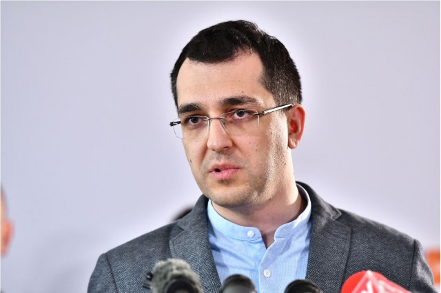 Vlad Voiculescu: Soluţia „militară“ nu este pentru România sau pentru români