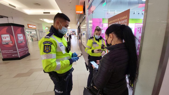 POLIŢIŞTII, controale în mall-uri! Video