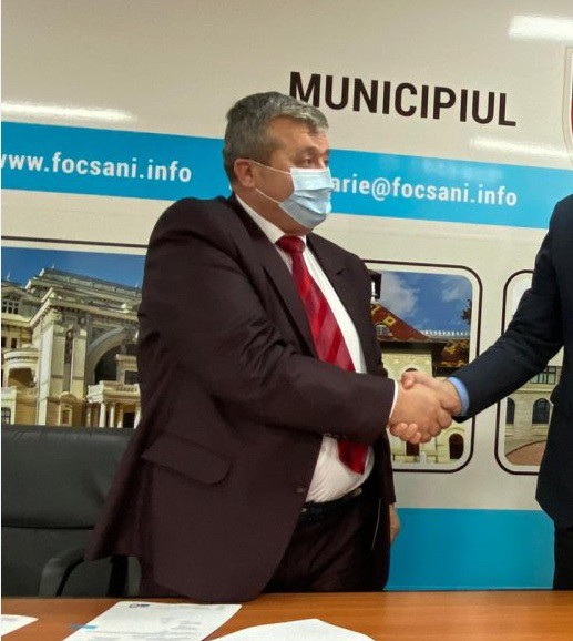 Cu BANII de pe MODERNIZAREA bdului. Lăpușneanu, PLĂTEȘTE lucrările NEREALIZATE de la Liceul Sportiv