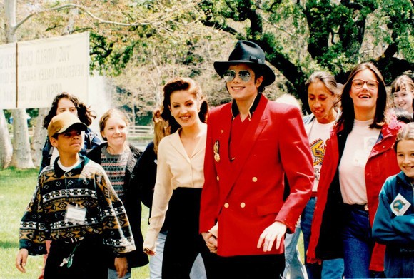 „Michael Jackson n-o iubea pe Lisa Marie Presley.” Fosta lui menajeră ştie de ce a luat-o de nevastă
