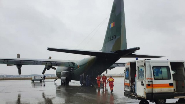 Alți trei pacienţi cu COVID-19, aflaţi în stare gravă, transferaţi în Polonia