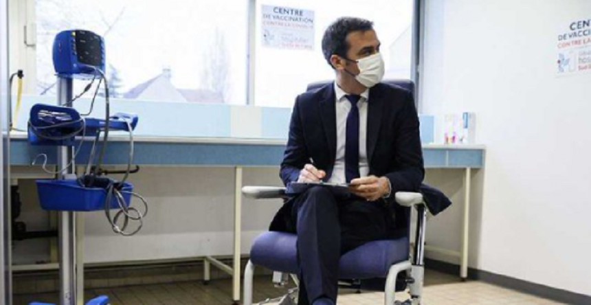 Ministrul francez al Sănătăţii, vaccinat cu un 'booster' Pfizer, după o primă doză cu AstraZeneca şi un rapel cu Moderna