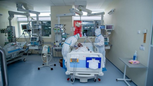 Cazurile de COVID din Constanţa, în SCĂDERE: 298 de NOI INFECTĂRI