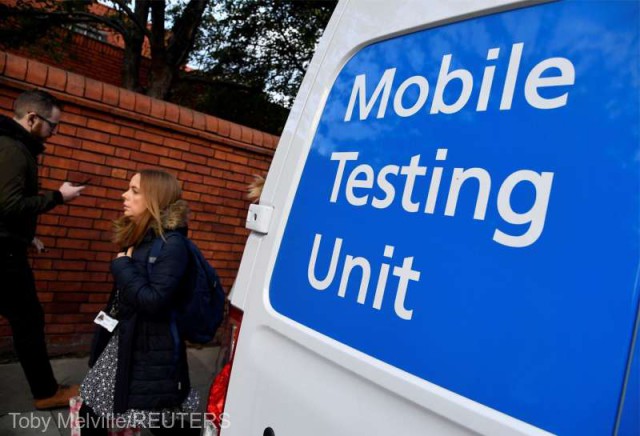 Programul britanic de testare masivă a permis descoperirea multor cazuri de COVID-19, dar nu a rupt lanţurile de infectare