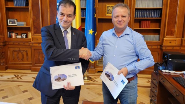 Încă un senator liberal părăsește grupul parlamentar PNL