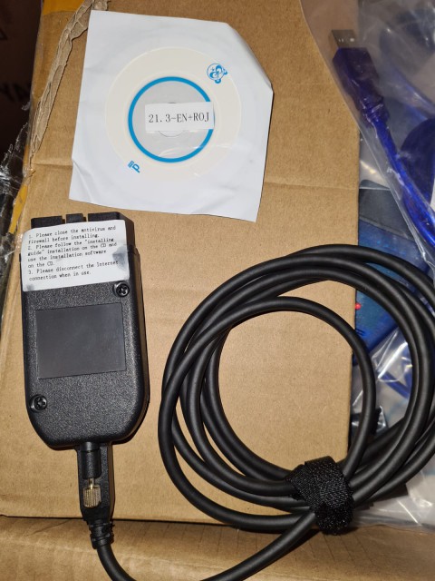 Accesorii auto susceptibile a fi contrafăcute, depistate în Portul Constanța