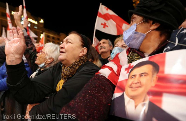 Georgia: Zeci de mii de persoane au manifestat în sprijinul lui Mihail Saakaşvili, internat într-un spital penitenciar