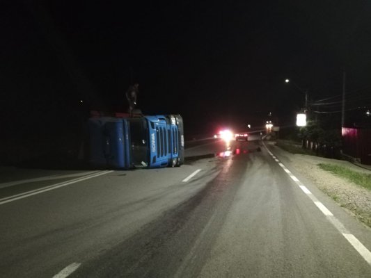 ACCIDENT RUTIER pe DN2A, în zona Hanul MORILOR: Un TIR s-a RĂSTURNAT