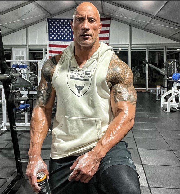 Dwayne Johnson revine în ring la 49 de ani. Cu ce „bestie” se luptă actorul?