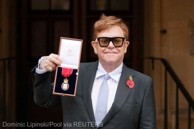 Elton John a primit din partea prinţului Charles o prestigioasă distincţie regală