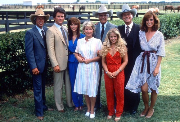 Sue Ellen din Dallas, a ajuns de nerecunoscut. Pierderea fiului şi-a spus cuvântul asupra fizionomiei sale