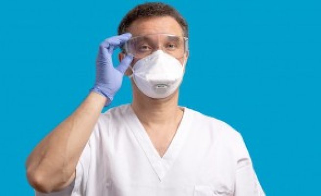 Valul 5: Românii ar putea fi obligați să poarte doar măști FFP2, mult mai scumpe