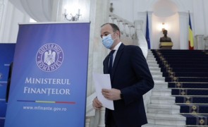 Împrumuturile curg pe bandă rulantă: Finanțele au atras peste 900 de milioane în câteva zile