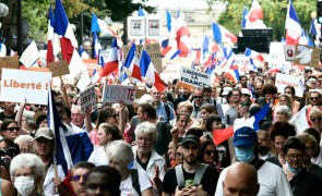 Francezii, protest împotriva permisului sanitar