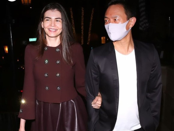 Poză rară cu Monica Gabor şi Mr. Pink. Au fost surprinși în „inima“ luxului din Los Angeles