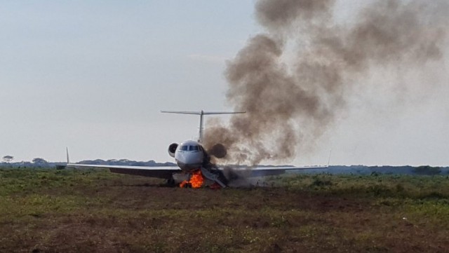 Peste 100 de kilograme de droguri găsite într-un avion abandonat pe câmp