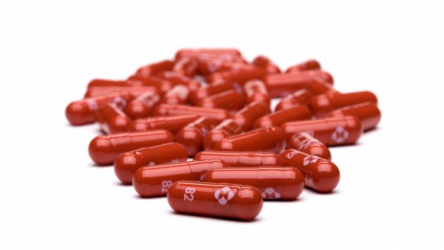 Baciu: România poate cumpăra 600.000 de capsule de Molnupiravir, prima pastilă anti-COVID