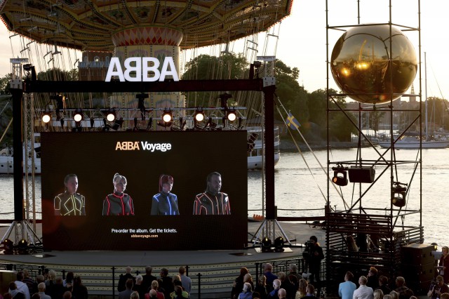 Fanii ABBA au stat la cozi pentru a cumpăra primul album al grupului suedez din ultimii 40 de ani
