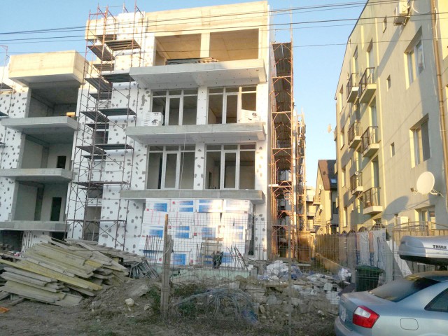 Două firme vor să SUPRAETAJEZE un IMOBIL, din MAMAIA NORD, cu 3 NIVELURI!