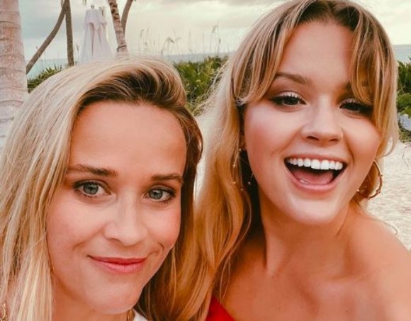 Reese Witherspoon, confundată cu fiica sa