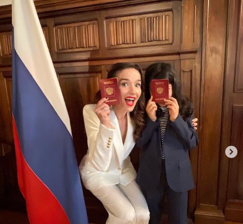Natalia Oreiro și fiul său și-au primit pașapoartele rusești. VIDEO
