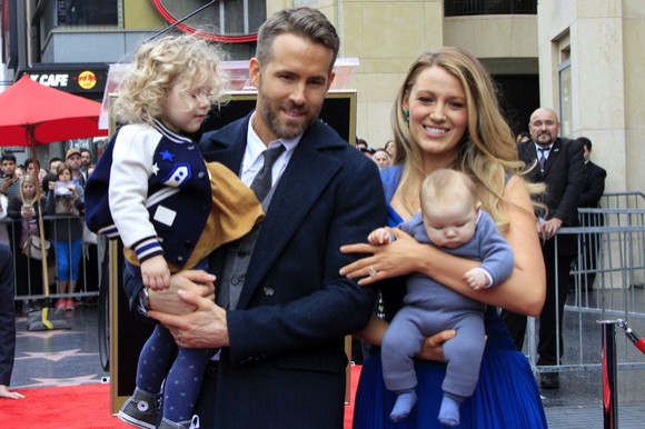 Ryan Reynolds, îngrozit că ar putea fi tată de băiat. Declaraţii înduioşătoare despre fetiţele lui