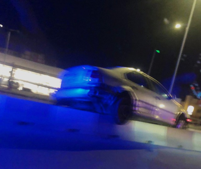 ACCIDENT RUTIER în NĂVODARI: S-a URCAT cu MAȘINA pe PARAPET