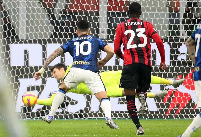 Fotbal: Tătăruşanu, 'eroul rossonero', după ce portarul a apărat un penalty în derby-ul cu Inter