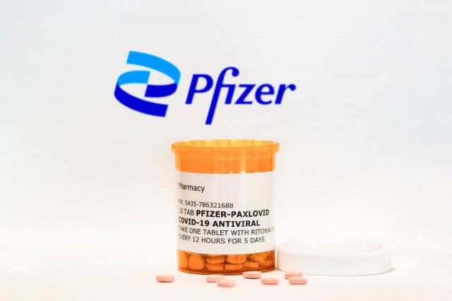 Un antiviral dezvoltat de Pfizer scade riscul de COVID-19 în formă gravă și spitalizare
