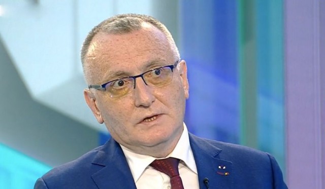 Anul şcolar va avea 5 module de învăţare și 5 vacanţe. Se intenționează renunţarea la tezele semestriale