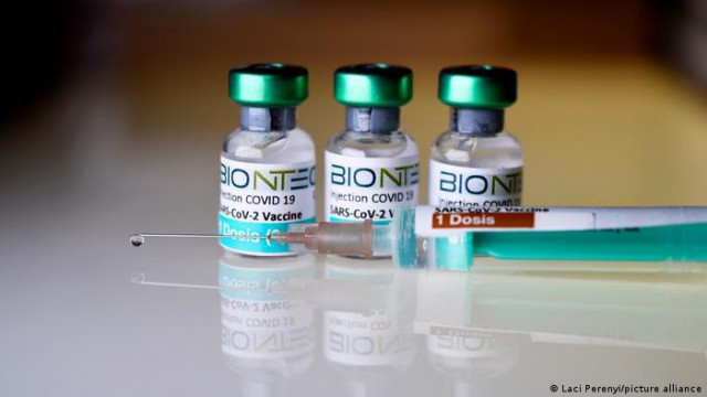 BioNTech estimează că anul acesta va obţine venituri de până la 17 miliarde de euro