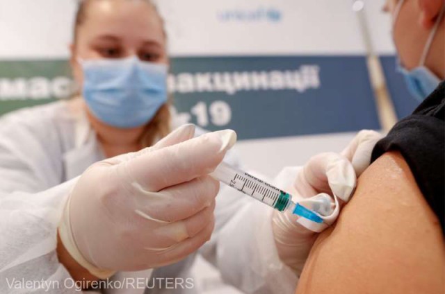 Coronavirus: Ucraina va impune vaccinarea obligatorie a medicilor şi a angajaţilor municipali
